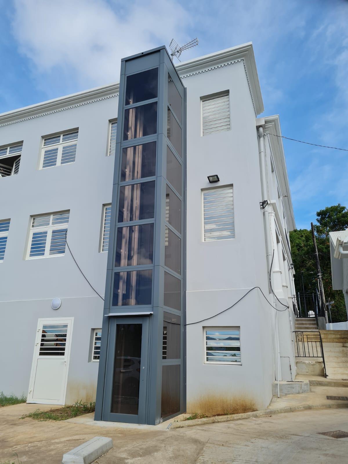 amatech Élévateur PMRERP martinique.jpg extérieur